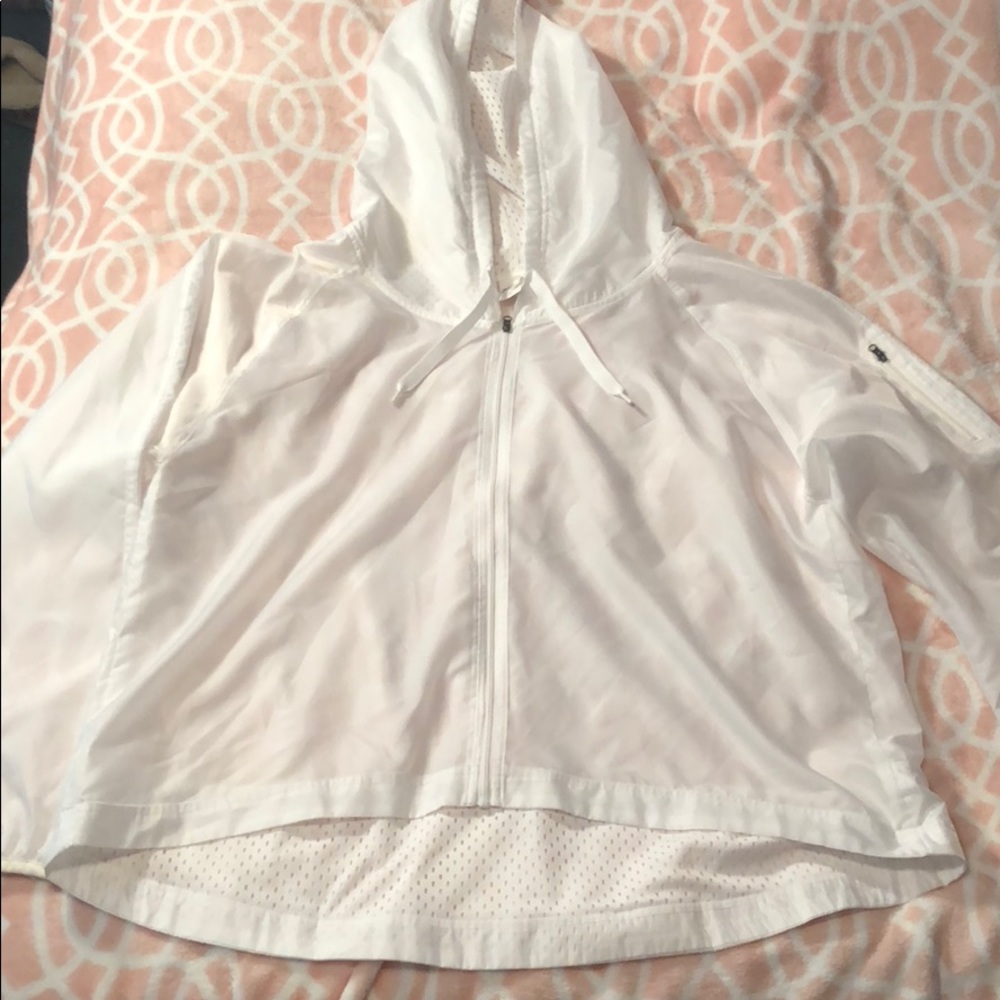 Windbreaker/ rain jacket
